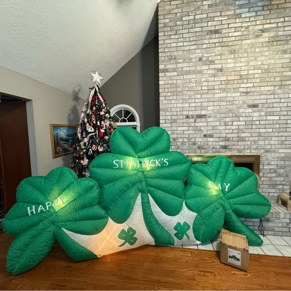 12-ft St. Patrick’s Day Shamrock Patch Inflatable Lighted Giant Yard Display EUC